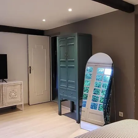 1h De Paris Magnifique Maison 240m, Piscine Chauffee, Jardin 5500m Villa