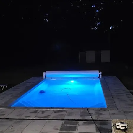 1h De Paris Magnifique Maison 240m, Piscine Chauffee, Jardin 5500m Villa